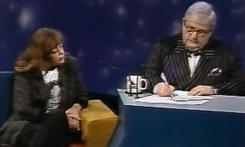 Diante de Gloria Perez, o apresentador Jô Soares adere ao abaixo-assinado em 1993 (imagem: reprodução)
