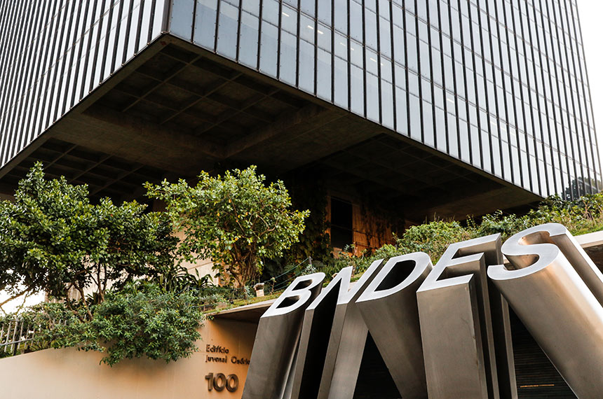 Criado há 70 anos para alavancar a indústria, BNDES não tinha o S de social