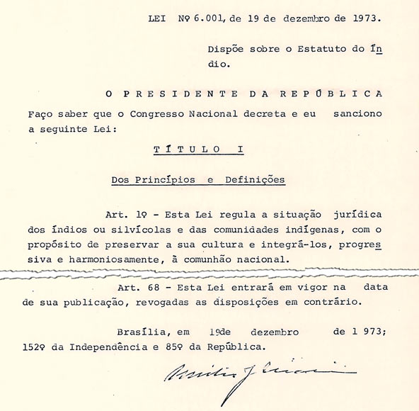 Trechos do Estatuto do Índio com a assinatura do presidente Emílio Garrastazu Médici