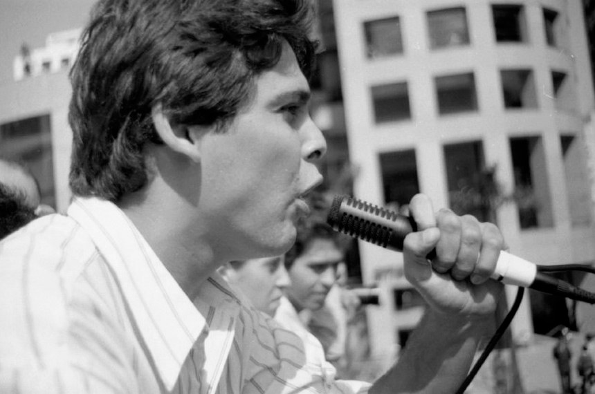 O hoje senador Lindbergh Farias presidiu a UNE entre 1992 e 1993, quando liderou o movimento dos caras-pintadas