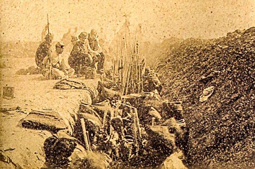 Tropas aliadas entrincheiradas na Batalha de Tuiuti, uma das mais sangrentas da Guerra do Paraguai (imagem: Bate y Cia./Livro Guerra do Paraguai)