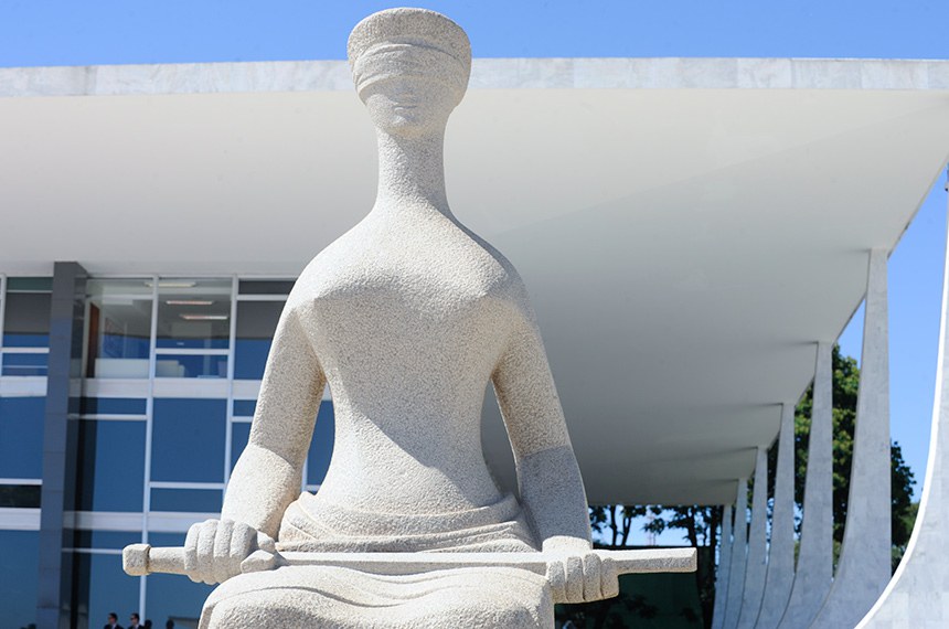 Estátua da Justiça em frente ao Supremo Tribunal Federal, em Brasília