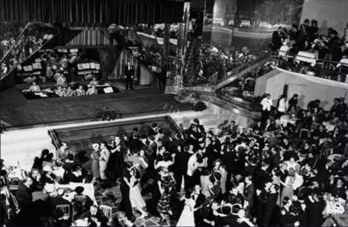 Frequentadores se divertem no salão de baile do Cassino da Urca em 1941: cassinos iam além dos jogos