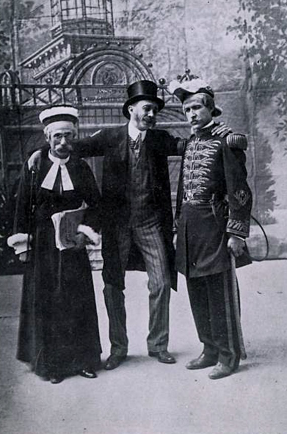Atores representam Ruy Barbosa (E) e Hermes da Fonseca (D) no filme Paz e Amor, de 1910 (foto: Careta/Biblioteca Nacional)