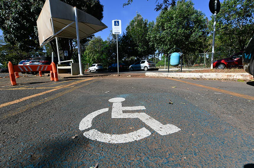 Vagas exclusivas de estacionamento: política de inclusão plena é elaborada com representantes de várias áreas da administração do Senado e servidores com deficiência 