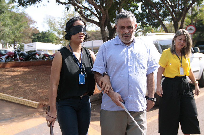 Monitores participam de vivência de sensibilização sobre acessibilidade na Casa