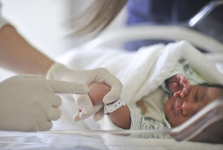 Aumento de cesáreas revela violência obstétrica