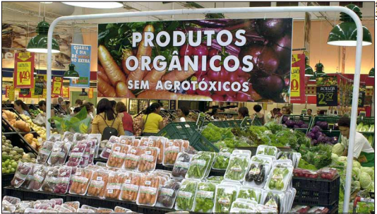 Atualmente, existem traços de agrotóxicos em quase todos os alimentos. Para evitar a ingestão, uma das opções do consumidor é comprar produtos orgânicos certificados. Foto: J. Freitas/ABr