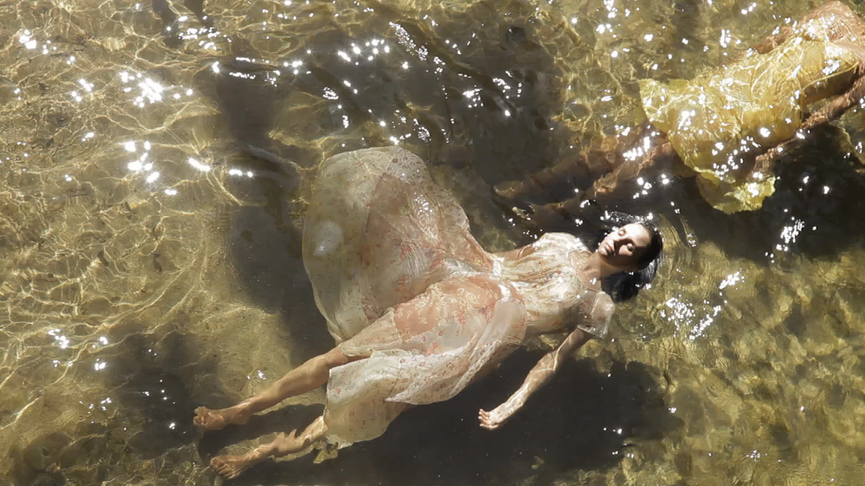 Petra em cena do documentário