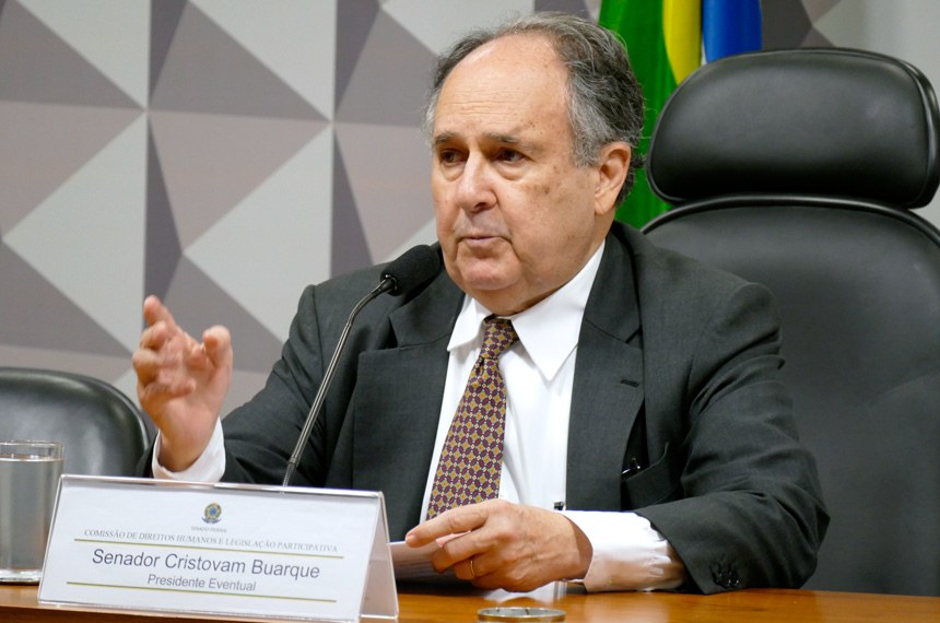 Cristovam Buarque, autor de projeto
que divulga desaparecidos na mídia
