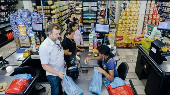 Supermercado no Distrito Federal: reduzir, reutilizar e reciclar são as regras básicas para adotar o consumo consciente. Foto: Edilson Rodrigues/Agência Senado
