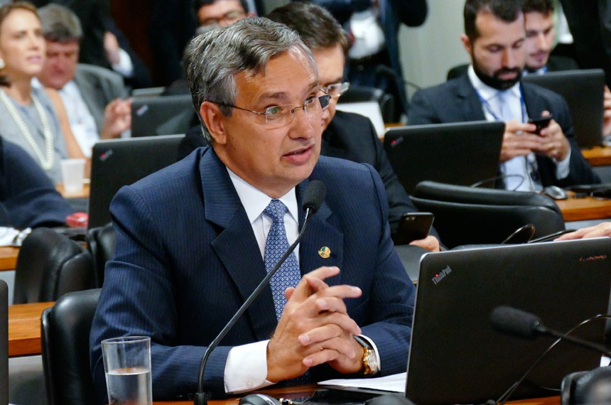 Eduardo Amorim defende que o Estado custeie parte dos gastos com saúde