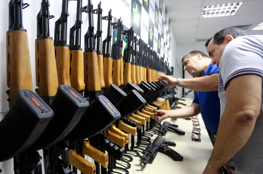 Rifles apreendidos: crise reacende o debate sobre o porte de armas