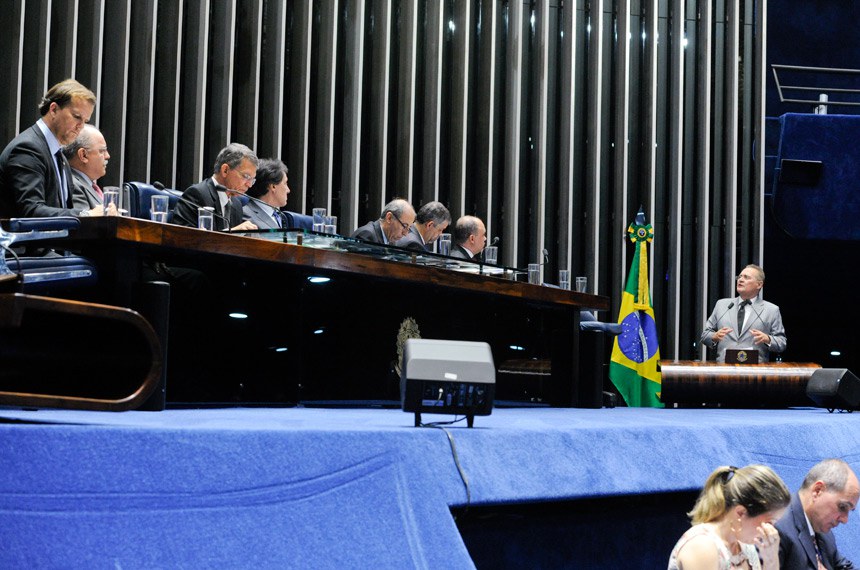 Renan fala na sessão temática no Plenário: discussão sobre o estatuto é fruto da constatação de que as políticas falharam e da presunção de que existem soluções fáceis