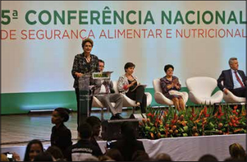 Dilma abre encontro sobre segurança alimentar em que foi assinada a regulamentação. Foto: Valter Campanato/ABr