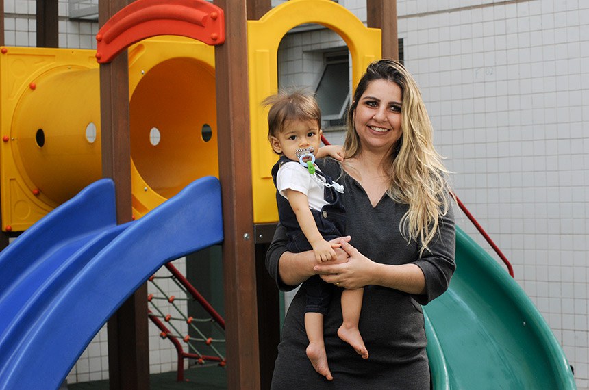 Raquel Avelar conseguiu diagnóstico rápido para Gabriel e o tratamento em sete meses evitou má formação do crânio