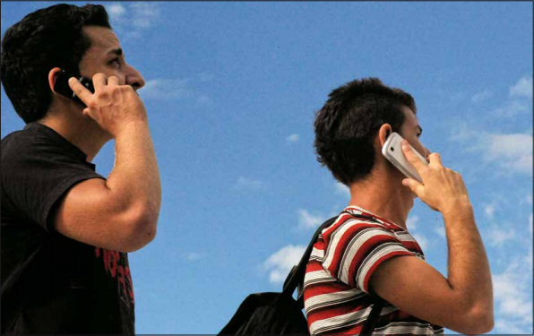 Ligação de outra cidade pela mesma operadora de celular pode deixar de ser taxada