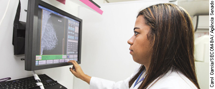 Médicos condenam autoexame e defendem mamografia preventiva