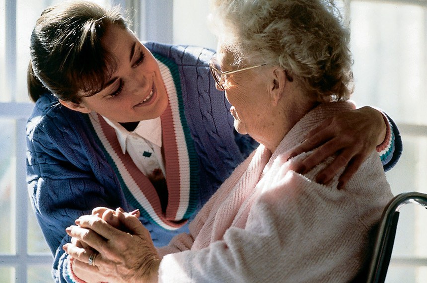 Especialistas dizem que legislação a favor do idoso é boa, mas não é cumprida