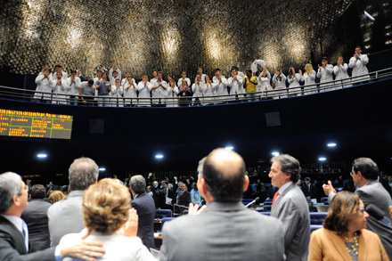 Os brasileiros têm várias formas de participar dos processos legislativos