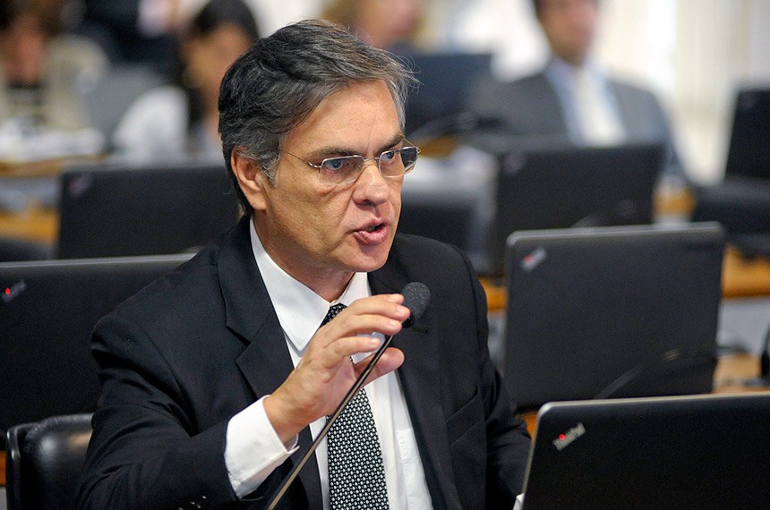 Cássio Cunha Lima é autor de projeto  que trata do custo-efetividade na saúde