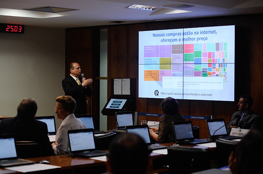 O tema da judicialização é abordado pelo então ministro da Saúde, Ricardo Barros, em audiência no Senado. Ana Amélia  (2ª à esq.)  é relatora do  projeto sobre o assunto