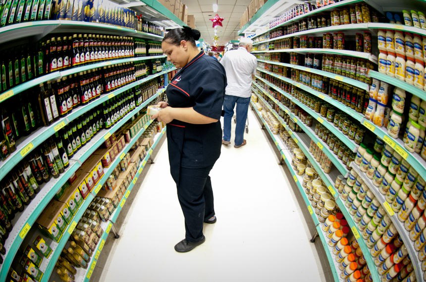 Embalagens poderão conter selos alertando sobre quantidade elevada de calorias, açúcar, sódio e gordura 