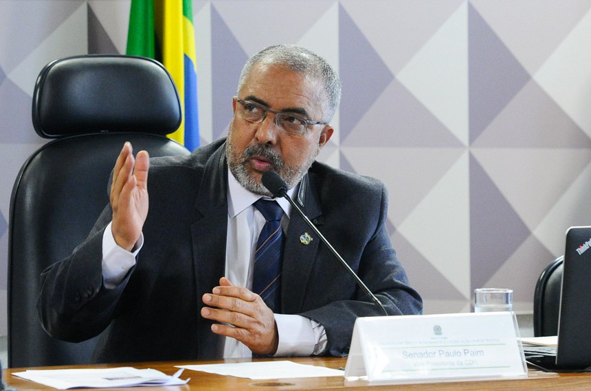 Projeto de Paulo Paim reduz tempo de contribuição para quem tem HIV