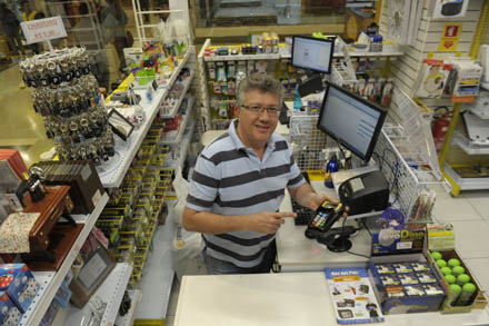 Projeto acende debate sobre custo dos cartões