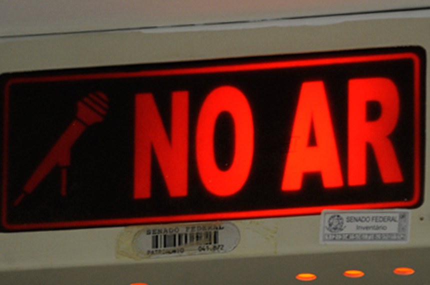 Desde janeiro de 1997, a Rádio Senado mantém a sociedade informada sobre o dia a dia do Legislativo 