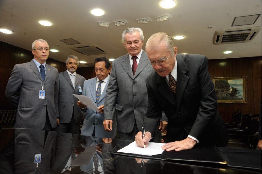 Termo de expansão é assinado em 2011 pelo então presidente do Senado, José Sarney
