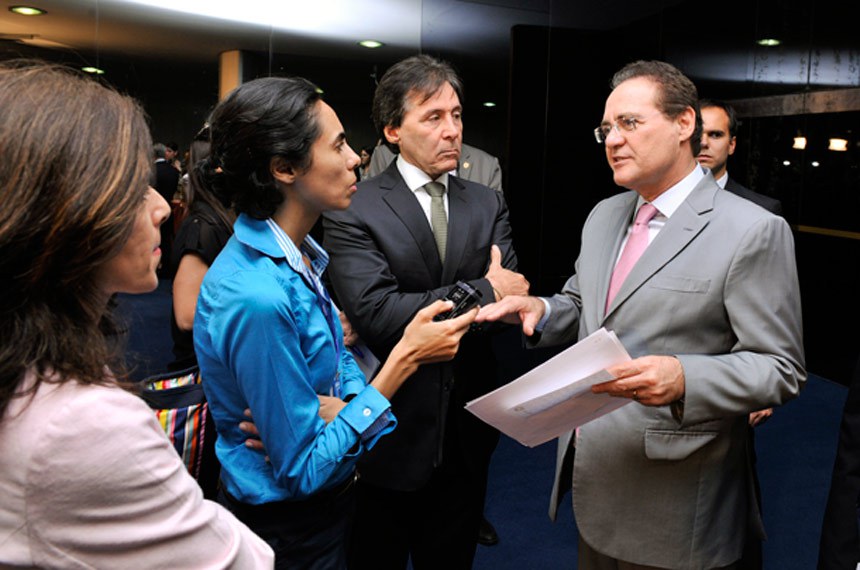 Senadores Eunício Oliveira e Renan Calheiros em entrevista à Rádio
