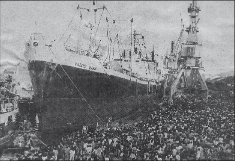 Chegada do navio Kasato Maru a Santos (SP) em 1908 trazendo a primeira leva de imigrantes japoneses para as lavouras cafeeiras do estado de São Paulo. Foto: Reprodução