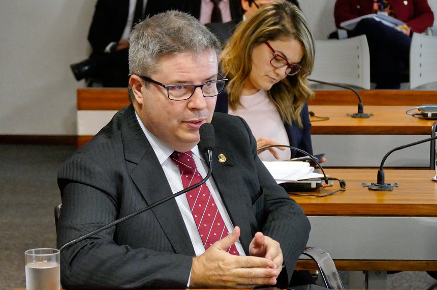 Para Anastasia, União, estados e municípios precisam combater doença