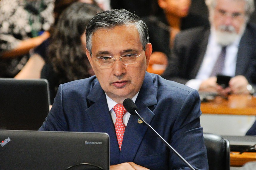 Eduardo Amorim critica a falta de iniciativas para conter o surto 