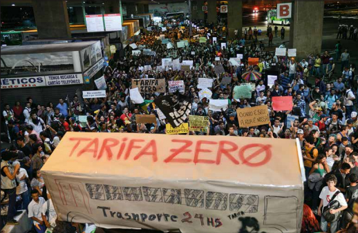 População de Brasília participa, em 2013, dos protestos nacionais que começaram como reivindicações por melhorias no transporte público e contra altas tarifas. Foto: Fabio Rodrigues Pozzebom/ABr
