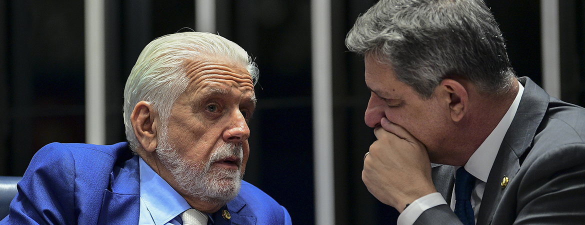 Mesa: 
líder do governo no Senado Federal, senador Jaques Wagner (PT-BA); 
1º secretário da Mesa do Senado Federal, senador Rogério Carvalho (PT-SE).