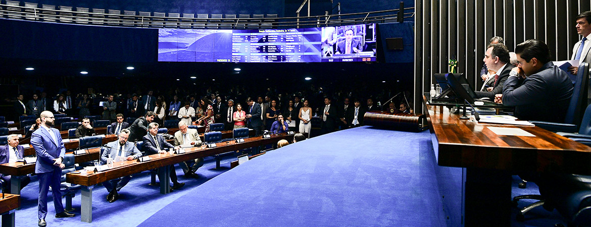 Mesa: 
presidente do Senado Federal, senador Rodrigo Pacheco (PSD-MG), conduz sessão; 
secretário-geral da Mesa do Senado Federal, Gustavo A. Sabóia Vieira. 