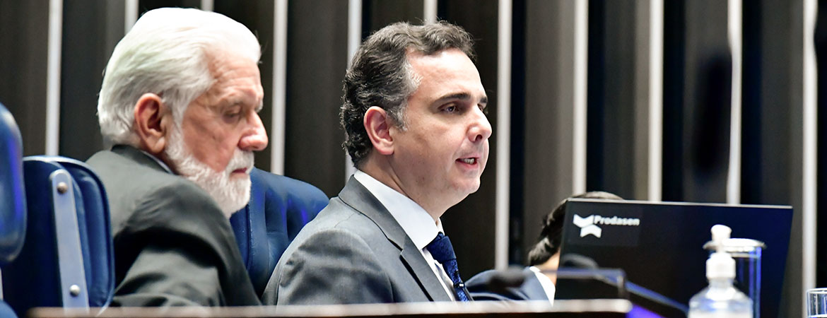 Mesa:  
líder do governo no Senado Federal, senador Jaques Wagner (PT-BA);
presidente do Senado Federal, senador Rodrigo Pacheco (PSD-MG), conduz sessão;
secretário-geral da Mesa do Senado Federal, Gustavo A. Sabóia Vieira. 