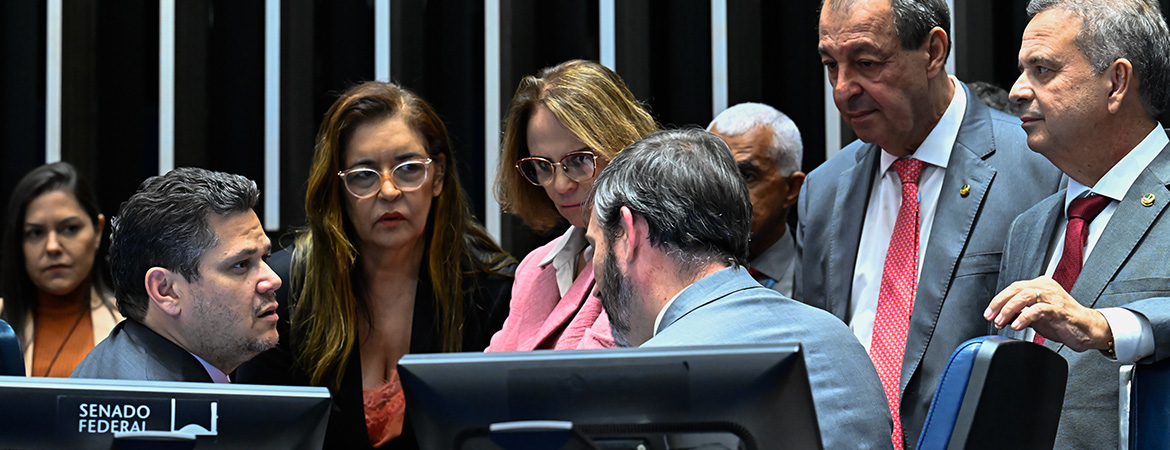 Mesa: 
secretária-geral da Mesa adjunta, Sabrina Silva Nascimento;
senadora Dra. Eudócia (PL-AL); 
senadora Damares Alves (Republicanos-DF);
presidente do Senado Federal, senador Davi Alcolumbre (União-AP);
secretário-geral da Mesa do Senado Federal, Danilo Augusto Barboza de Aguiar;  
senador Rogerio Marinho (PL-RN);
senador Omar Aziz (PSD-AM).