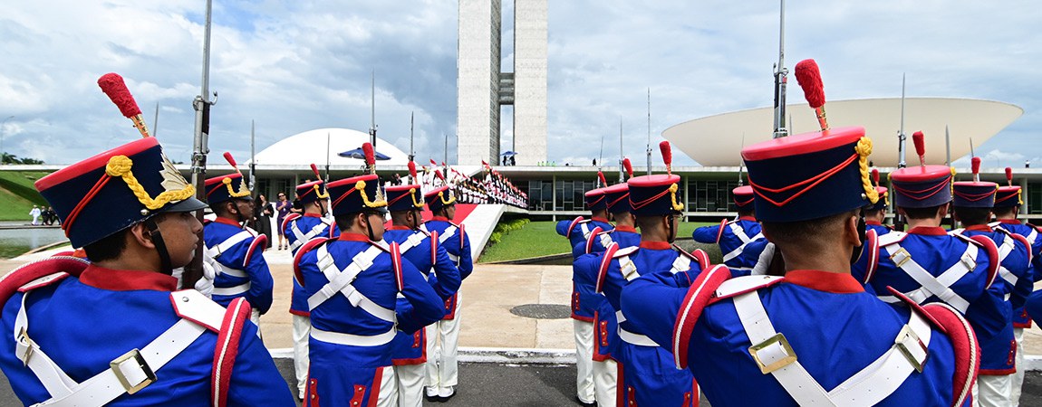 Em destaque, Dragões da Independência.