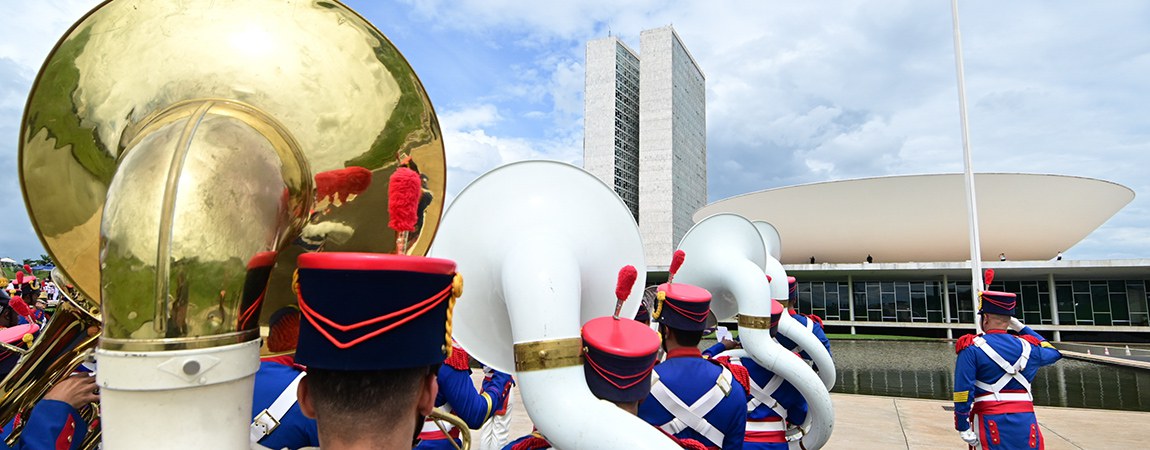 Em destaque, Dragões da Independência.