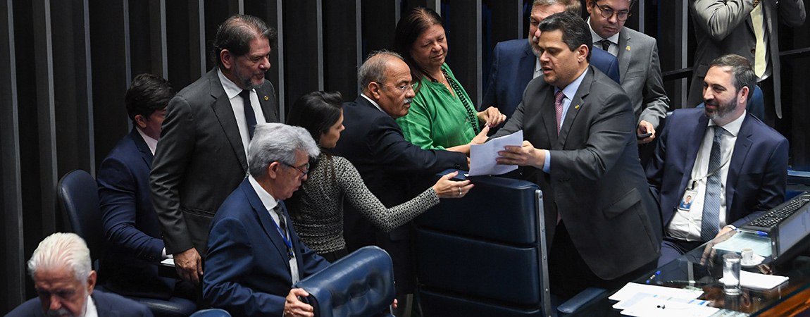 Mesa: 
presidente do Senado Federal, senador Davi Alcolumbre (União-AP); 
secretário-geral da Mesa do Senado Federal, Danilo Augusto Barboza de Aguiar.;
deputada Laura Carneiro (PSD-RJ);
líder do governo no Congresso Nacional, senador Randolfe Rodrigues (PT-AP);
líder do governo no Senado Federal, senador Jaques Wagner (PT-BA);
senador Cid Gomes (PSB-CE);
senador Flávio Arns (PSB-PR).