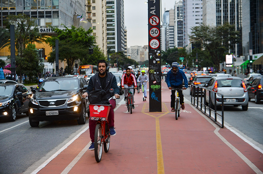 Malha cicloviária total do país é desconhecida. Na cidade de São Paulo, há cerca de 500 quilômetros de vias próprias  para o ciclismo (foto: Rovena Rosa/Agência Brasil)