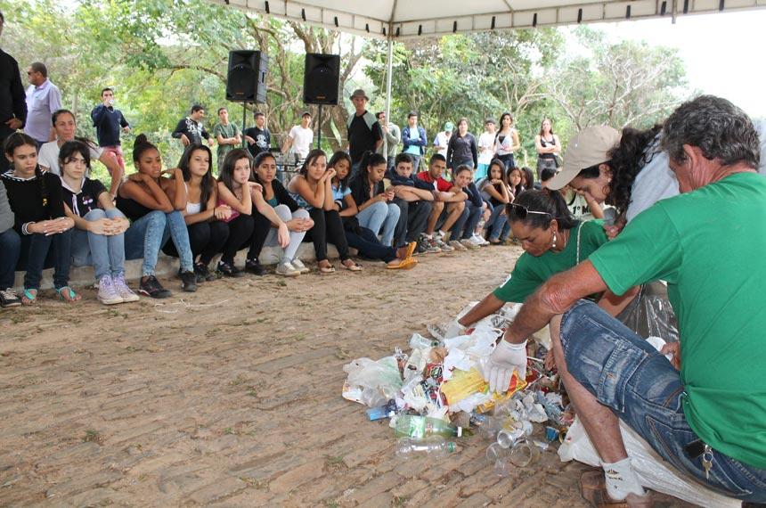 Prefeitura de Pirenópolis (GO) realiza oficina de coletiva seletiva com estudantes da rede pública (foto: Divulgação/Prefeitura de Pirenópolis-GO)