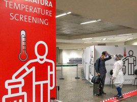 Precisa adiar ou cancelar a viagem por causa da pandemia? Conheça os seus direitos