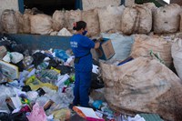 Aumento da produção de lixo no Brasil requer ação coordenada entre governos e cooperativas de catadores