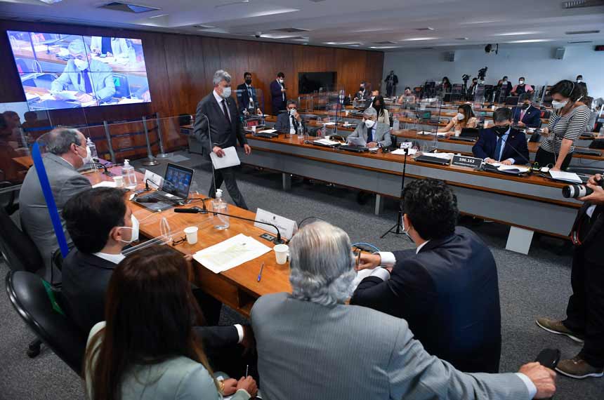 CPI convoca integrantes de reunião que analisaria relatório contra kit covid