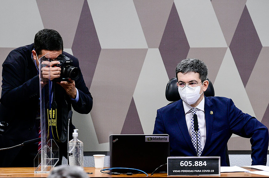 Fotógrafo da Agência Senado registra reunião da CPI da Pandemia, em 2021 (foto: Pedro França/Agência Senado)