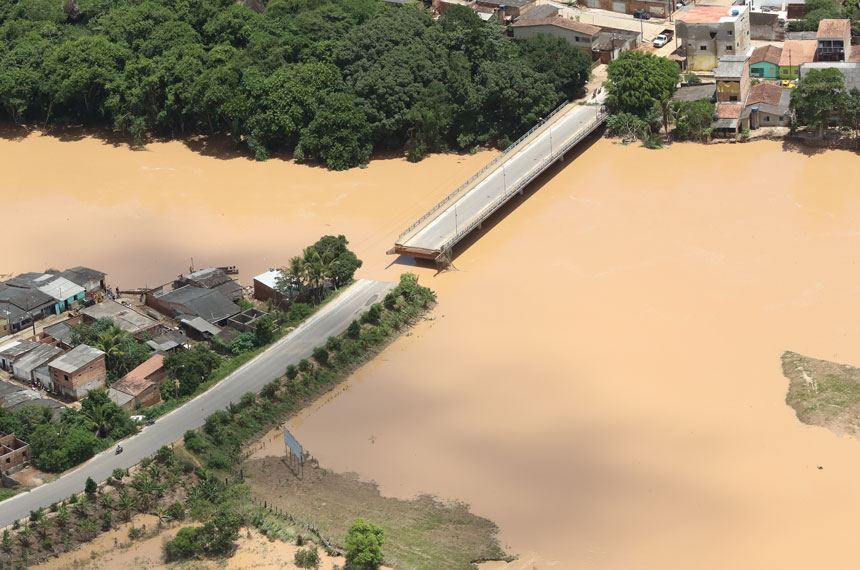 Área devastada pelas chuvas e enchentes na Bahia, com prejuízos a casas e equipamentos públicos (Foto: Isac Nobrega/PR)